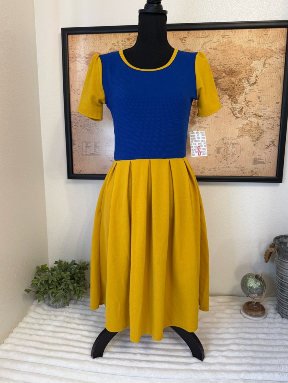 LulaRoe Amelia dress size small